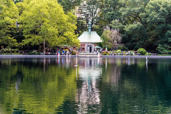 Central Park'ta Konservatuarı su modeli Yelkenli — Stok fotoğraf