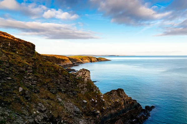 Scenic view of cliffs at Old Head of Kinsale — Stock Photo, Image