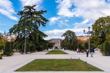 İnsanlar Buen Retiro Park Madrid tarafından