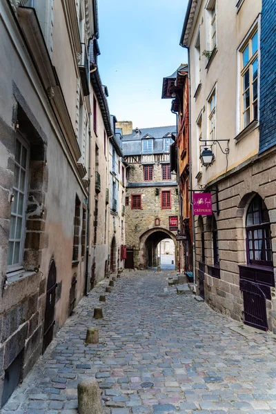 Calle empedrada en el centro histórico de Rennes — Foto de Stock