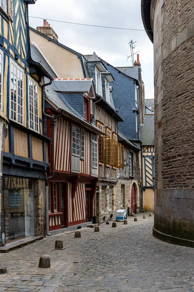 Rua Cobblestoned no centro histórico de Rennes — Fotografia de Stock