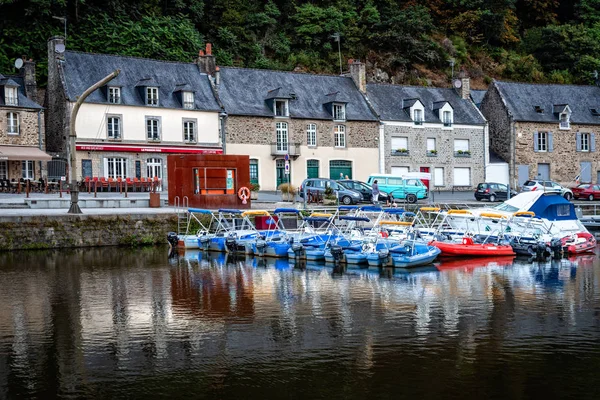 Uitzicht op de haven van de stad van Dinan — Stockfoto