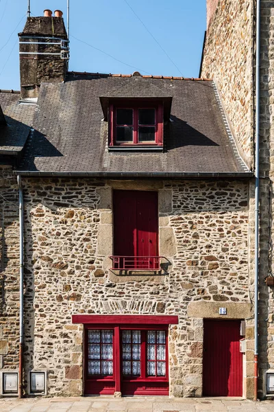 Old stone house in historic centre of Fougeres — Stock Photo, Image