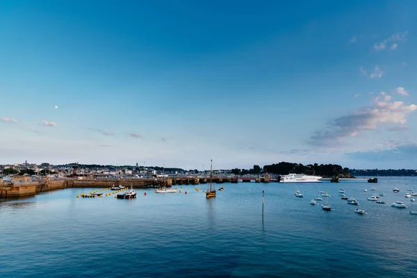 Pohled z vysokého úhlu z přístavu Saint Malo — Stock fotografie