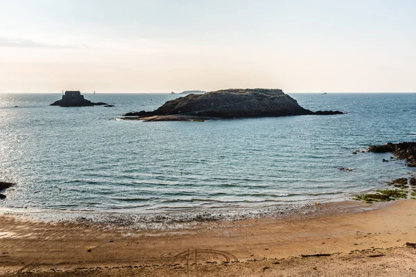 Pohled z vysokého úhlu pláž Saint Malo — Stock fotografie