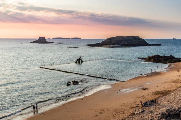 Pohled z vysokého úhlu pláž Saint Malo — Stock fotografie