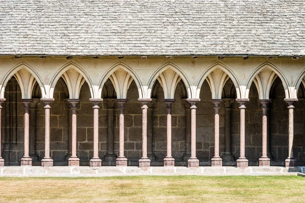 The cloister of the Abbey of Mont Saint-Michel — Stock Photo, Image