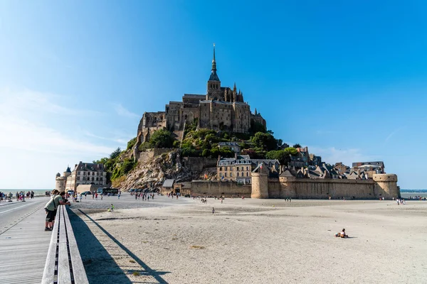 Pohled na Mont Saint Michel proti obloze — Stock fotografie