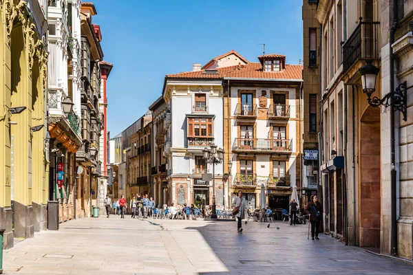 Calle en el centro histórico de Oviedo —  Fotos de Stock