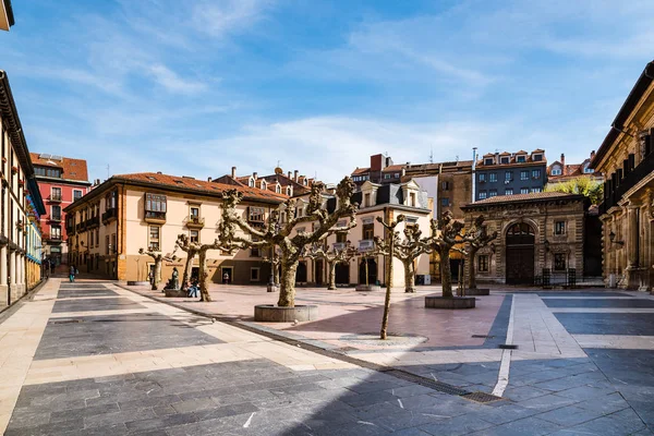 Plaza en el centro histórico de Oviedo — Foto de Stock