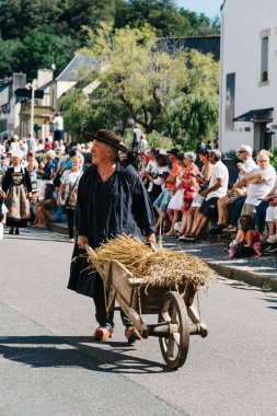 Pont-Aven'de Geleneksel Gorse Çiçekleri Festivali
