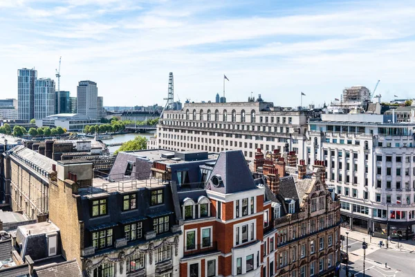 Paisaje urbano de la ciudad de Londres un día soleado — Foto de Stock