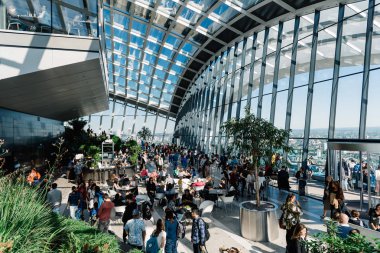 Londra'da gökdelenin tepesinde Sky Garden bakış açısı