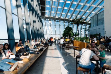 Londra'da gökdelenin tepesinde Sky Garden bakış açısı