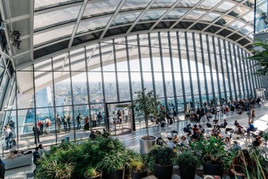 Londra'da gökdelenin tepesinde Sky Garden bakış açısı