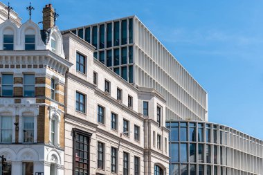 Londra'da eski ve modern ofis binaları ile Cityscape