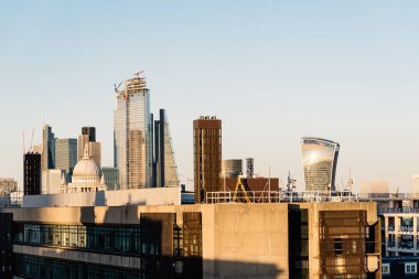 Gün batımında Londra Şehrinin Manzarası