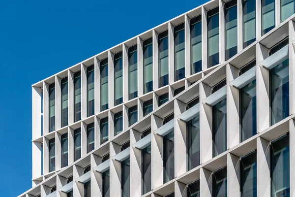 Low angle view of the facade of modern office building — Stock Photo, Image