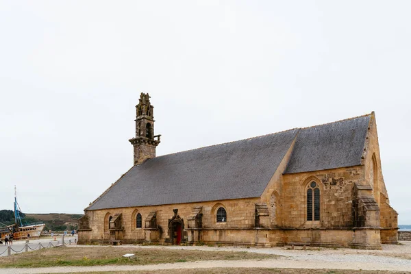 Outdoor view of Chapel in the port opf Camaret-sur-mer — Stock Photo, Image