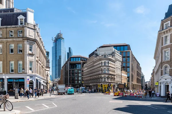 Escena callejera en el distrito financiero de la City de Londres — Foto de Stock