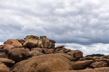 Pembe Granit Sahili 'nde kaya oluşumları