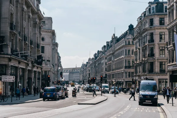 Forgalmas londoni utcán jelenet a Regent Street — Stock Fotó