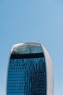 Londra'da 20 Fenchurch gökdelenin düşük açı görünümü