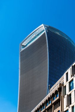 Londra'da 20 Fenchurch gökdelenin düşük açı görünümü
