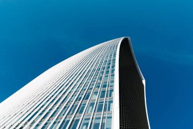 Londra'da 20 Fenchurch gökdelenin düşük açı görünümü