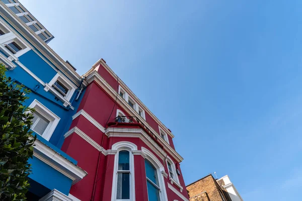 Colourful townhouses in Notting Hill in London — Stock Photo, Image