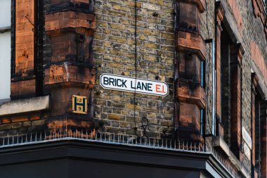 Londra'da Brick Lane sokak adı işareti 