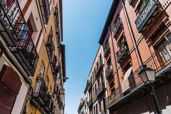 Paisaje urbano del barrio de Malasana en Madrid — Foto de Stock