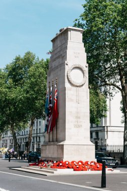 Londra'daki Cenotaph anıtının görünümü