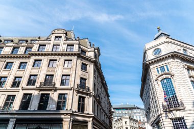 Londra'da Regent Street binaların düşük açı görünümü