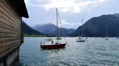 Avusturya 'daki Achensee Gölü 'ndeki tekneler