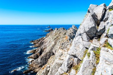 Pointe du Raz 'da kayalıkları olan deniz manzarası