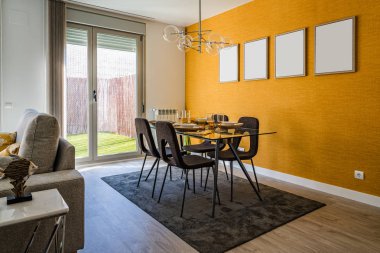 Kanepe ile şık çağdaş oturma odası iç