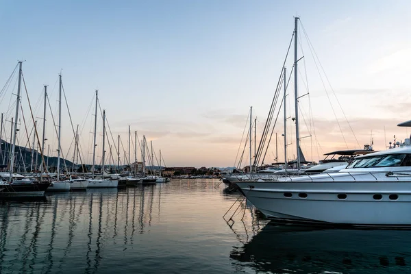 Luxury yachts moored in Marina at sunset — Stock Photo, Image