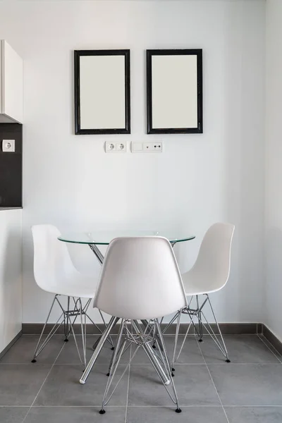 Elegante cocina contemporánea interior en color blanco —  Fotos de Stock
