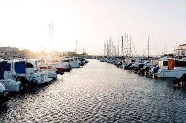 Gün batımında Oliva Marina'nın manzara manzarası
