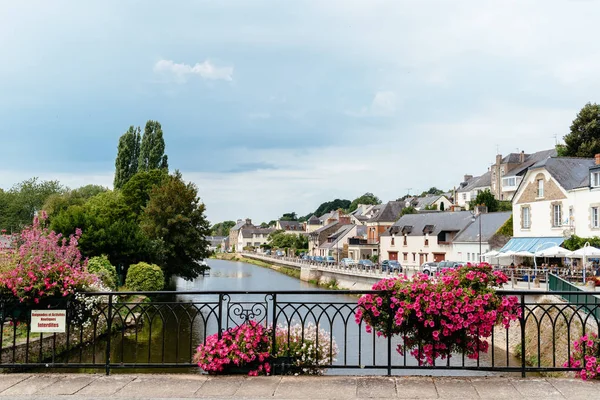 Brittany'deki Josseline nehir kenarından manzara — Stok fotoğraf