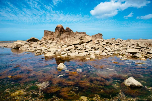Talbert bölgesinde gökyüzüne karşı kaya oluşumu — Stok fotoğraf
