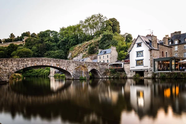 Vista do porto da cidade de Dinan — Fotografia de Stock