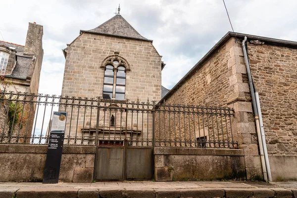 Antigua capilla en el centro medieval de Dinan — Foto de Stock