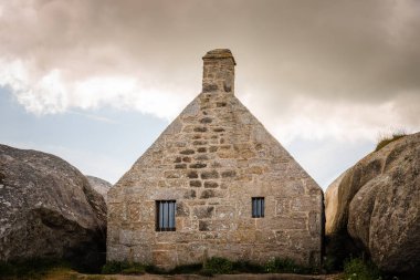 Meneham köyünde kayalarda Ev