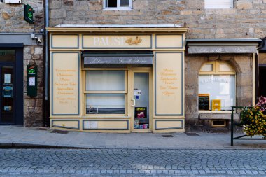 Roscoff'ta pastane ve kafenin retro mağazası