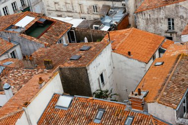 La Rochelle merkezinde çatıların Yüksek Açı Görünümü