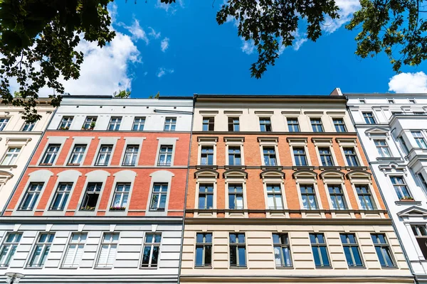 Edificios tradicionales en el barrio de Scheunenviertel en Berlín Mitte — Foto de Stock