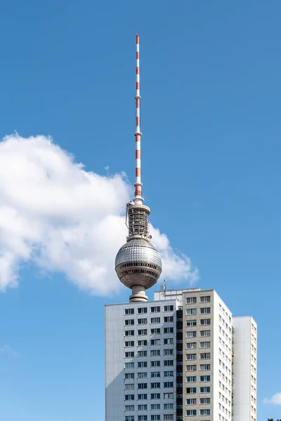 Cityscape Berlína s mrakodrapem a televizní věží — Stock fotografie