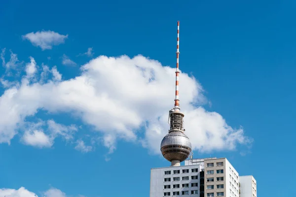 Cityscape de Berlim com arranha-céus e torre de TV — Fotografia de Stock